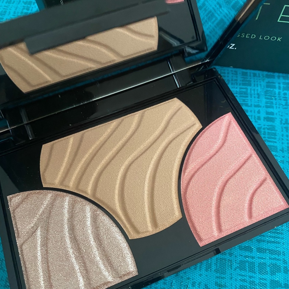 Korres bronze & glow palette